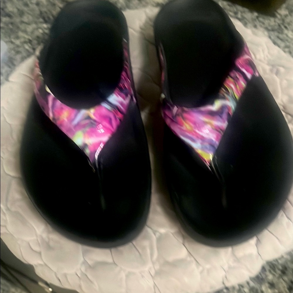 Oofas Colorful Abstract Flip Flops - Picture 2 of 4